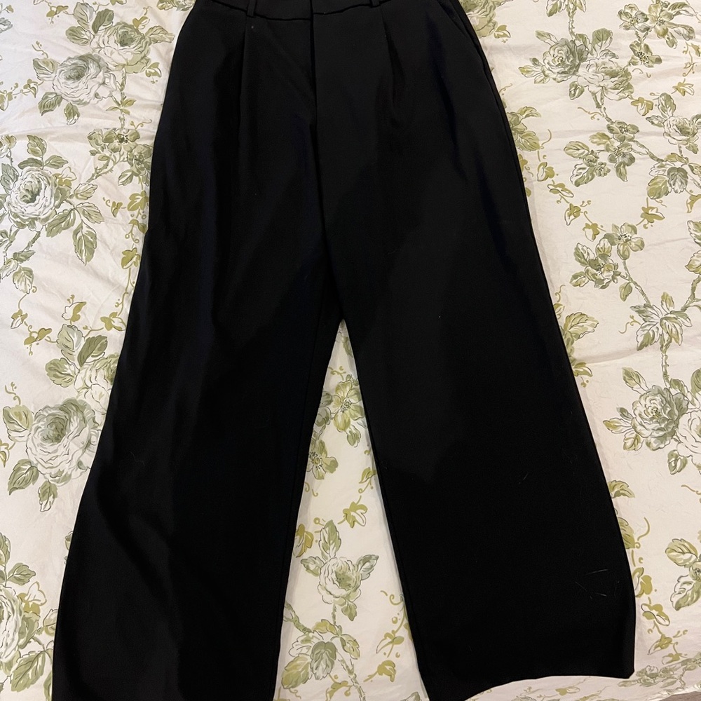 Uniqlo Black Ankle Cropped Pants